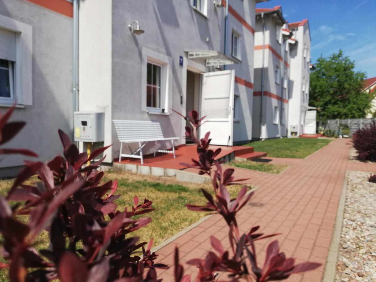 Apartament Przy Parku Kornik Apartment Exterior photo